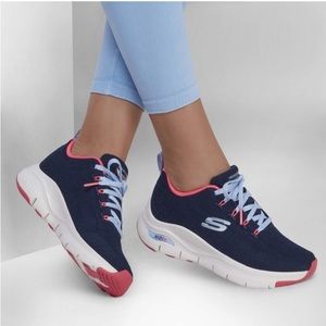 Sketchers Arch Fit Shoes